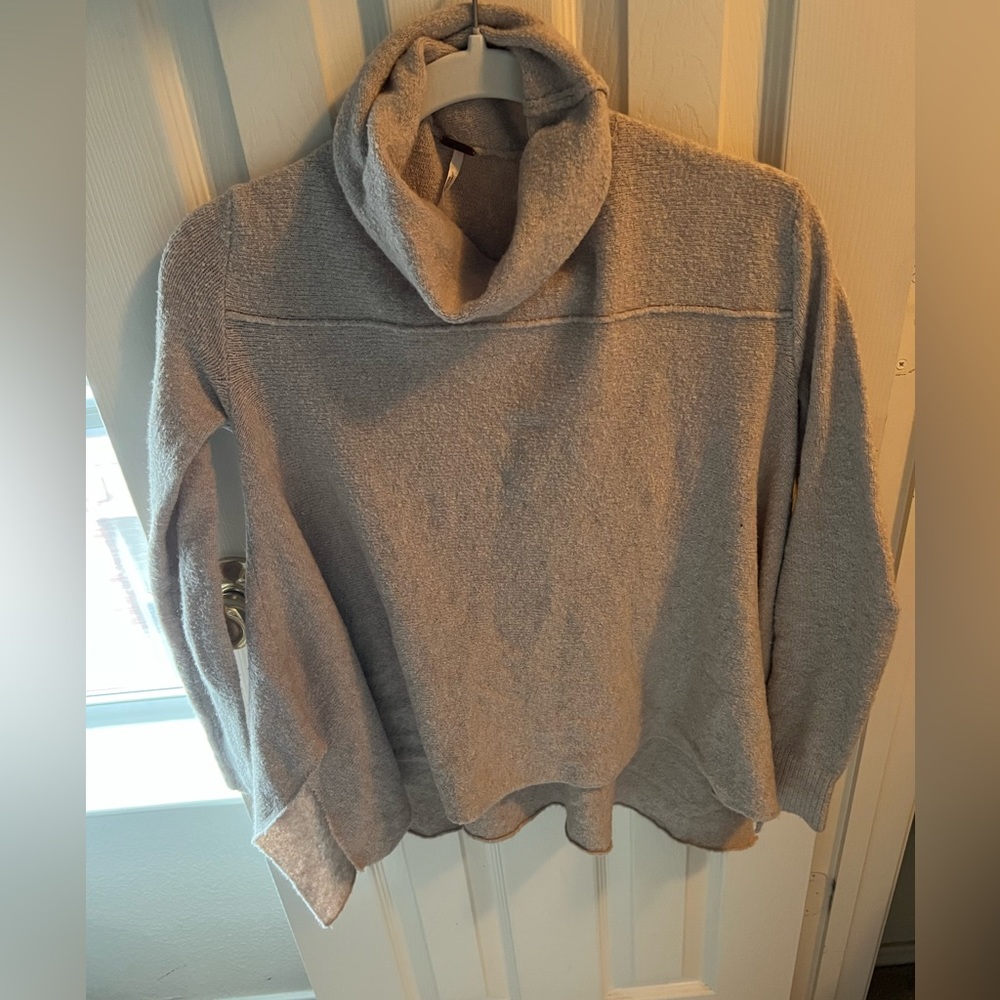 Free people turtleneck flowy sweater